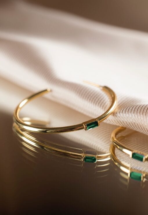 Aran Esmeralda Gold Hoops Earrings - Image 4