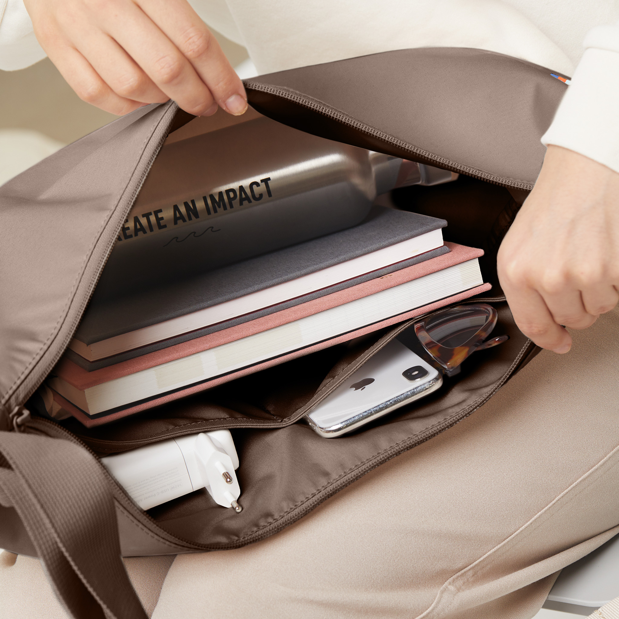 Got Bag Moon Bag Large Monochrome Oyster - Image 3