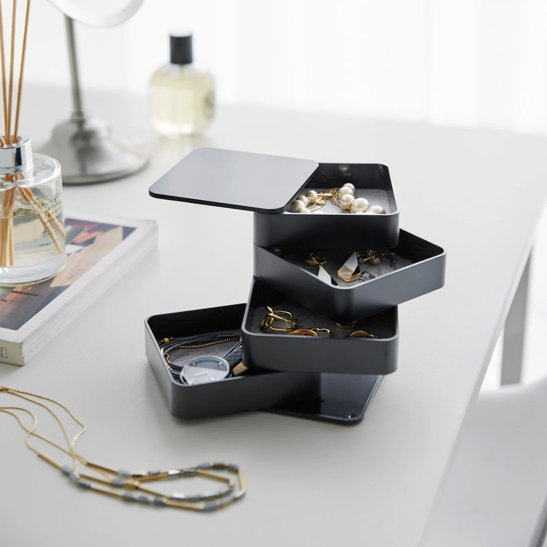 Yamazaki Tower 4 tasandiga ruudukujuline ehtekarp Must - Image 2