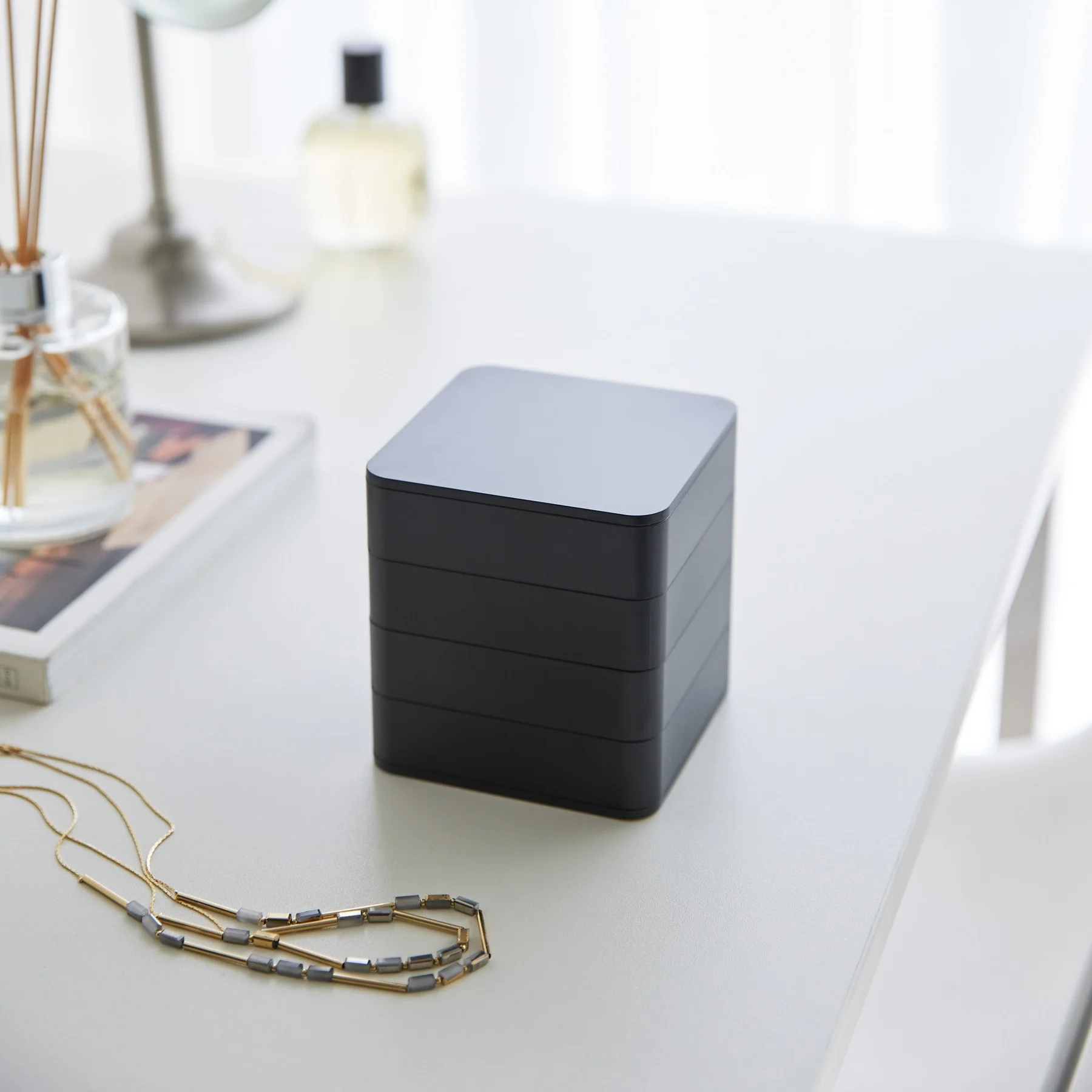 Yamazaki Tower 4 tasandiga ruudukujuline ehtekarp Must - Image 3