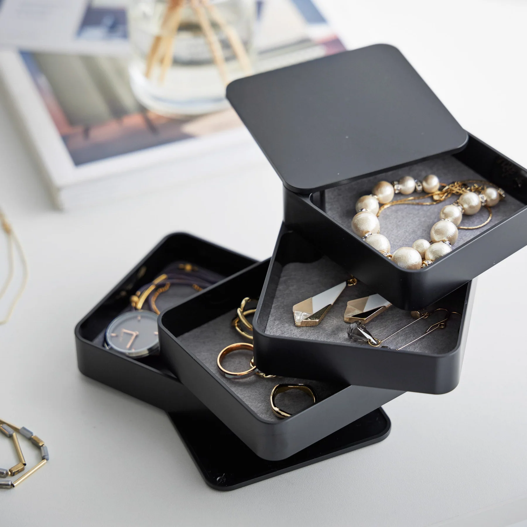 Yamazaki Tower 4 tasandiga ruudukujuline ehtekarp Must - Image 5