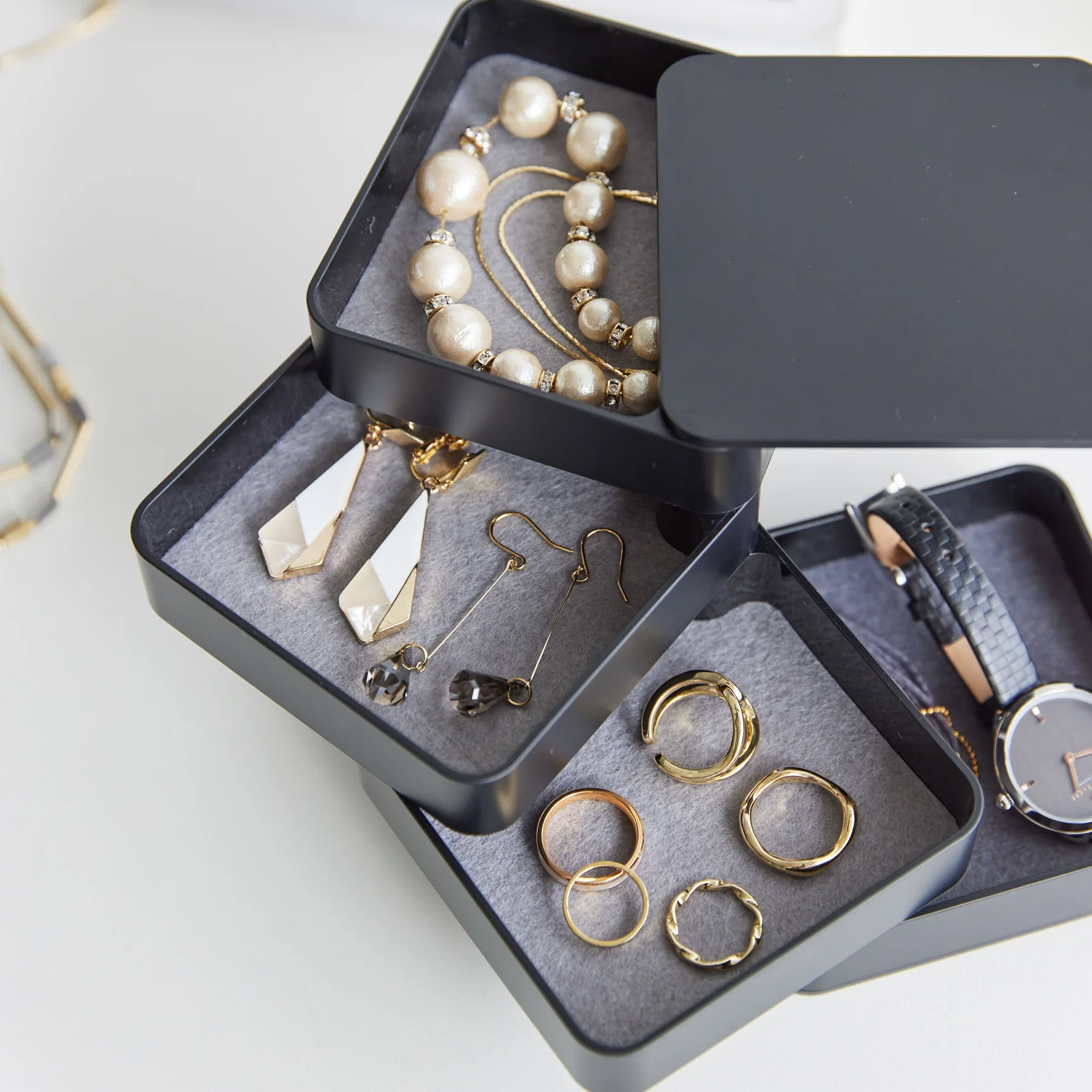 Yamazaki Tower 4 tasandiga ruudukujuline ehtekarp Must - Image 7