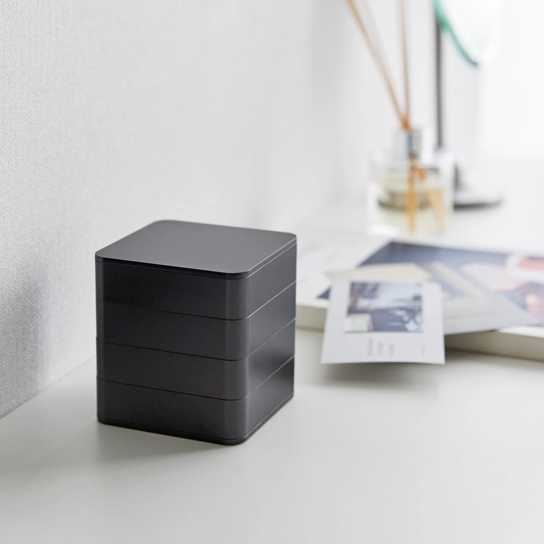 Yamazaki Tower 4 tasandiga ruudukujuline ehtekarp Must - Image 8