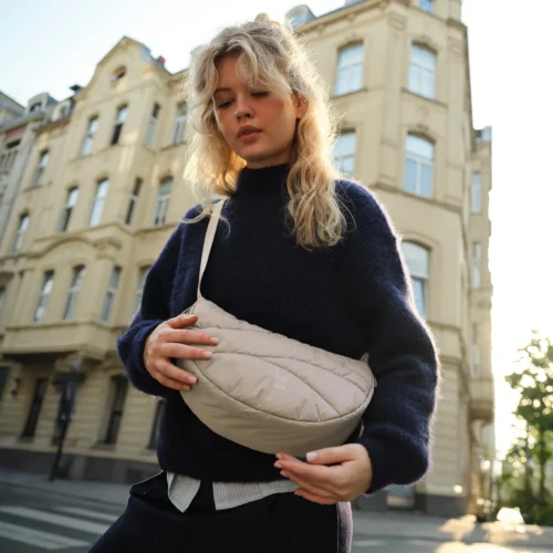 Alternative view of Got Bag Kott Wavy Puffer Moon Bag Small Scallop Monochrome