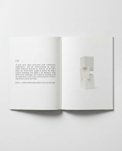 Alternative view of THE AIR Kõrvarõngad Cube Stud Mini Must