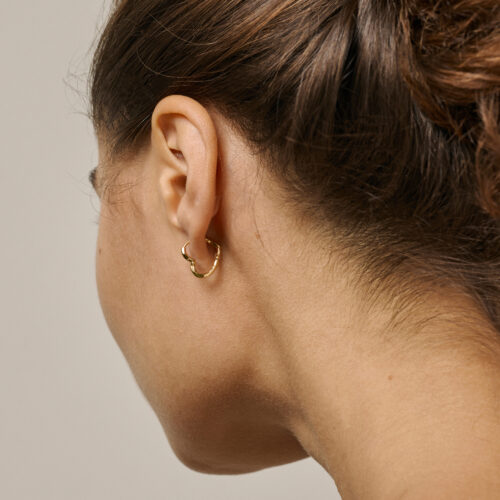 Alternative view of Enamel Copenhagen Hoops Organic Heart Small Earrings Gold