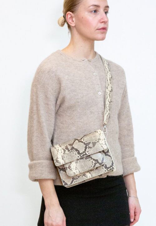 HVISK Cayman Pocket Scaly Structure Ivory worn crossbody