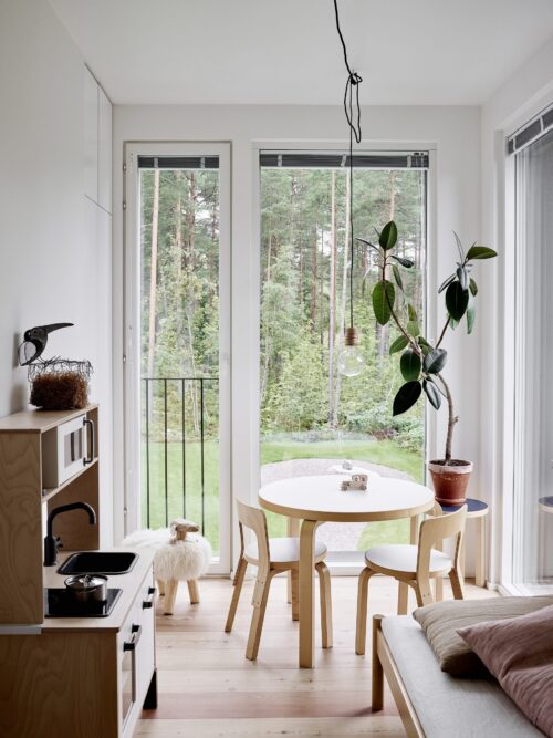 Cozy Publishing Happy Homes White Walls Book open book spread 4