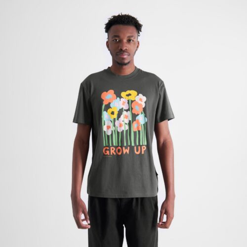Dedicated T-shirt Stockholm Grow Up Charcoal – model wearing the T-shirt