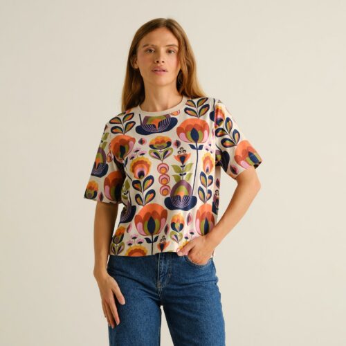 Dedicated T-shirt Vadstena Autumn Harvest Multicolor – model wearing the T-shirt