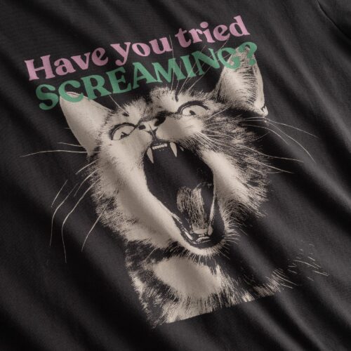 Dedicated T-särk Vadstena Screaming Cat Charcoal – T-särgi detailvaade 3