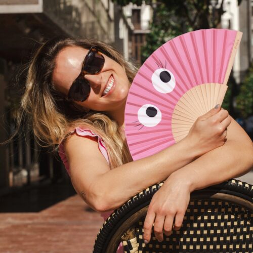 Fisura Eyes Fan Pink shown in use