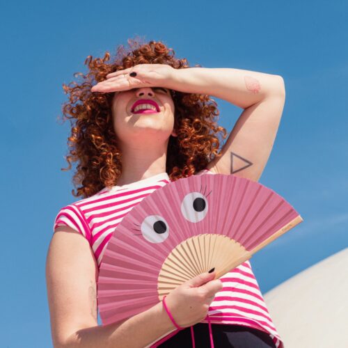 Fisura Eyes Fan Pink lifestyle view 2