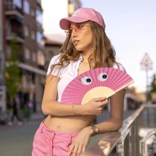 Fisura Eyes Fan Pink lifestyle view 3