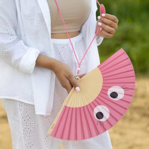 Fisura Eyes Fan Pink lifestyle view 4
