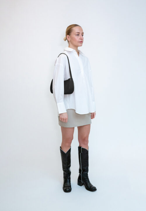 HVISK Basal Soft Structure Black worn over the shoulder