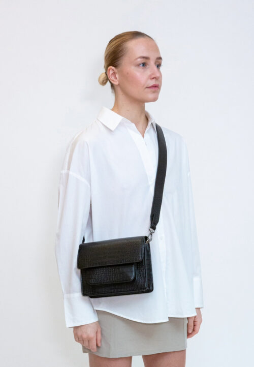 HVISK Cayman Pocket Trace Black worn across the body