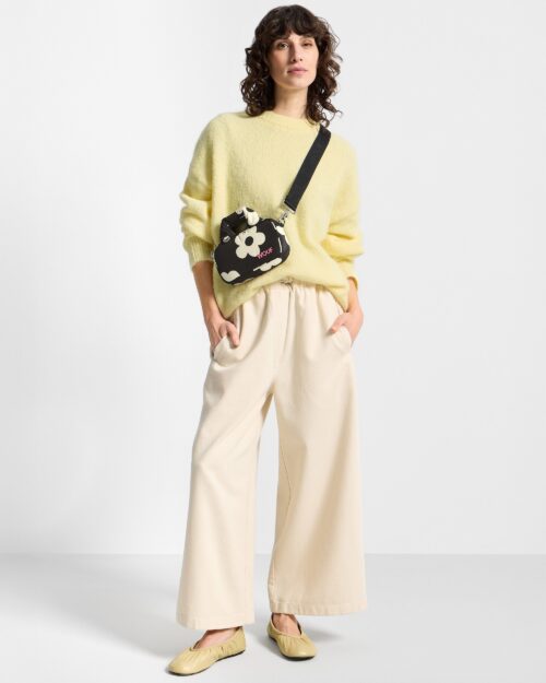 Wouf Night Daisy minikott modellil kantuna