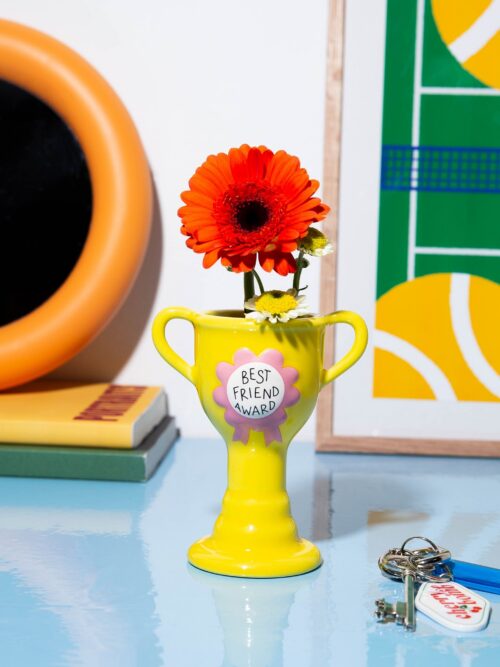 DOIY Trophy Vase Best Friend Award Yellow with flowers in a colourful interior
