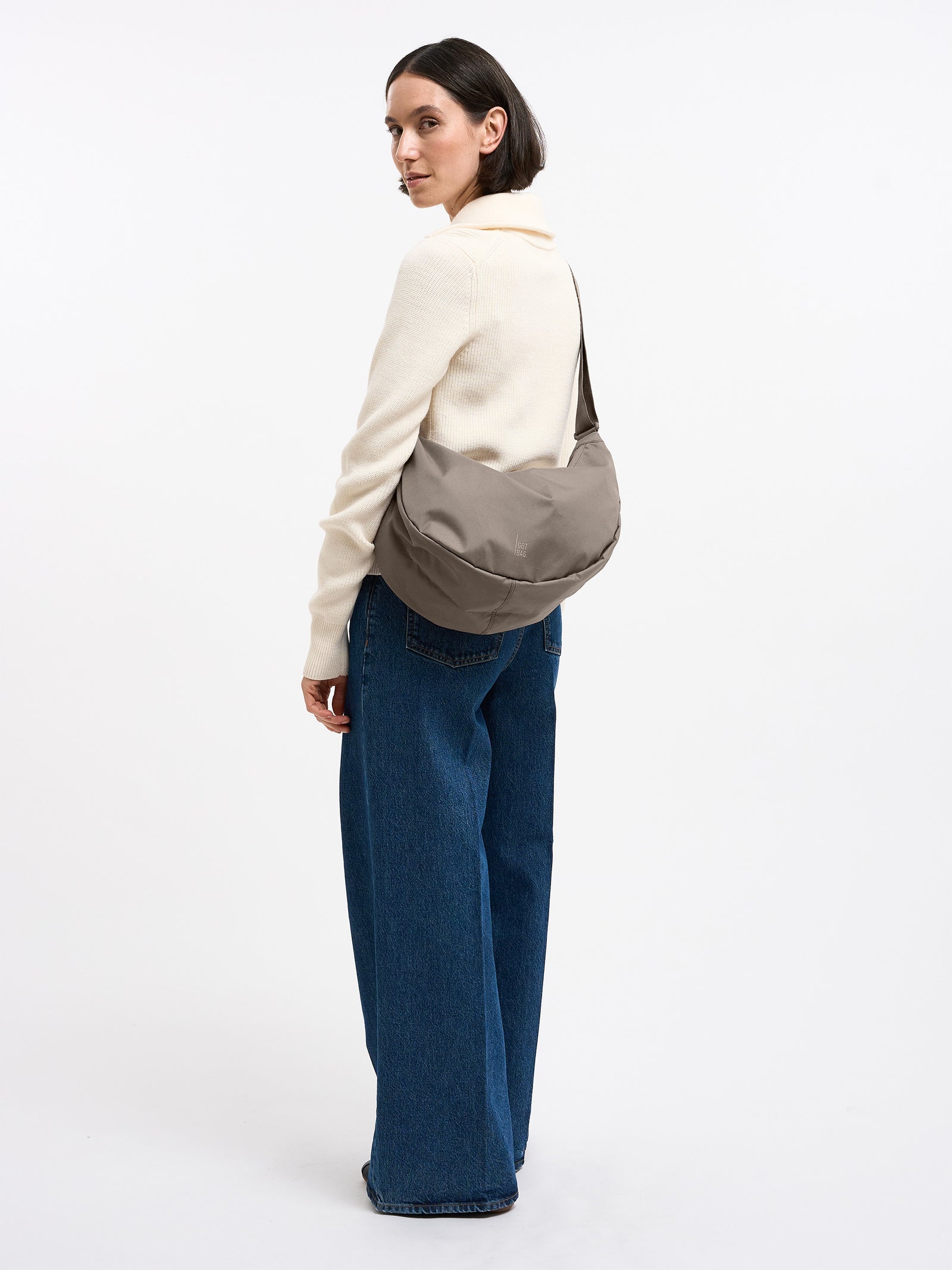Got Bag Moon Bag Large Seal worn over the shoulder by a woman