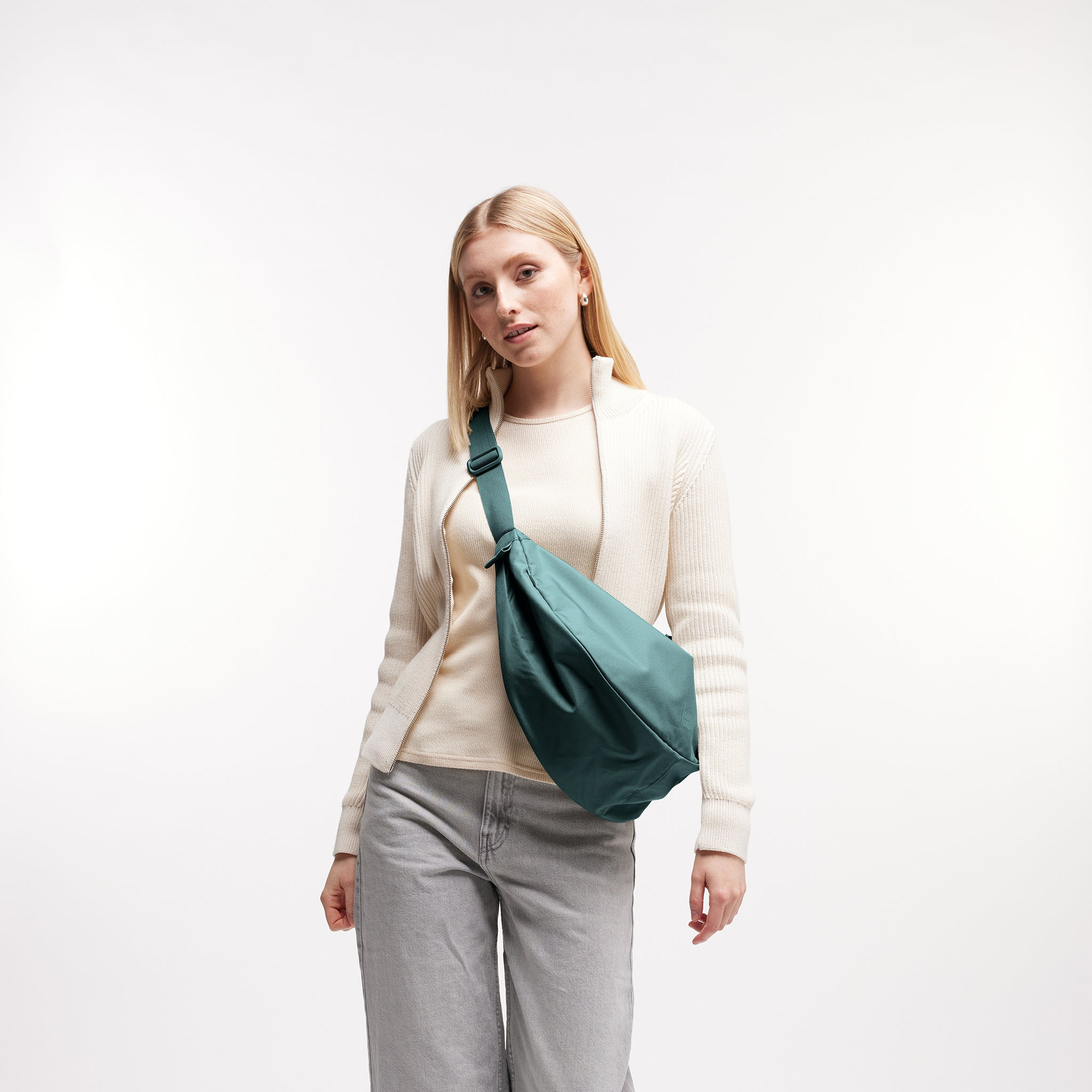 Got Bag Moon Bag Large Sea Teal Monochrome – worn across the body