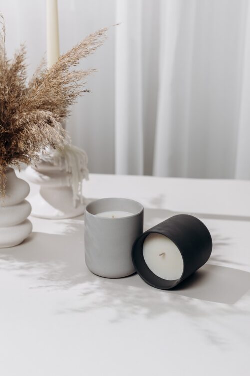 o k o Scented Candle Cinnamon, 220 g in a light interior