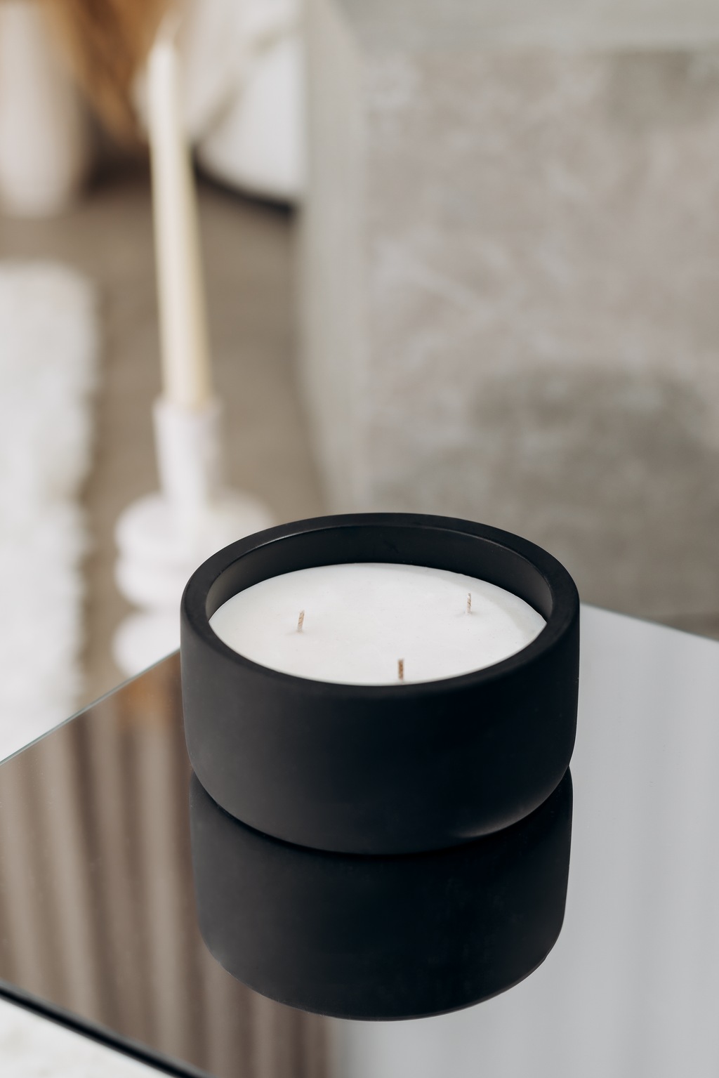 o k o Scented Candle Lavender, 220 g in an interior setting