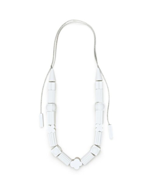 THE AIR Necklace Marshmallow arranged in the classic long style