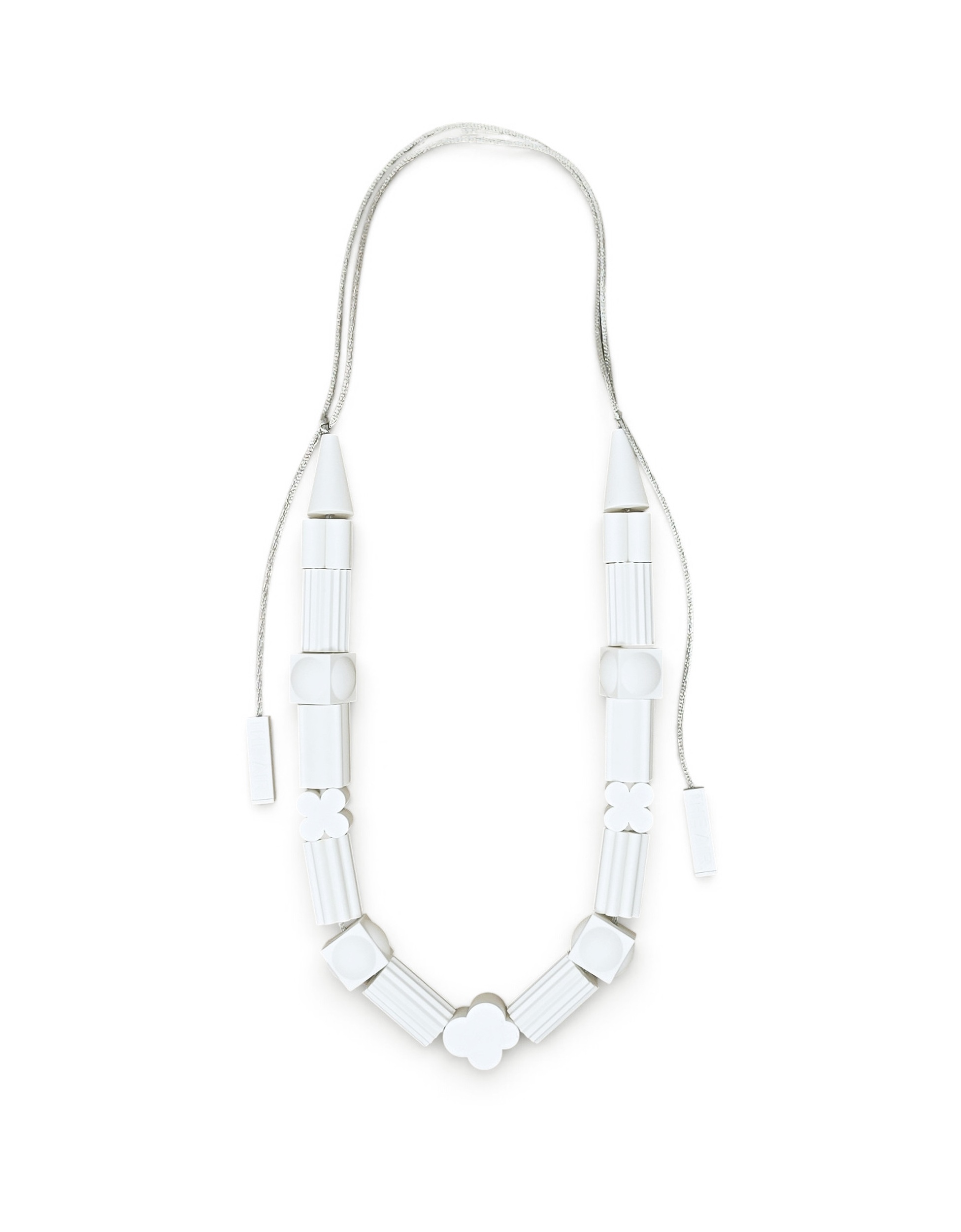 THE AIR Necklace Marshmallow arranged in the classic long style