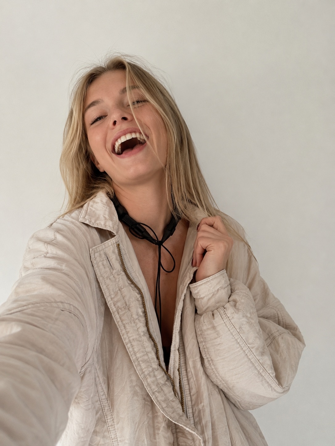 THE AIR Necklace Salmiakki worn as a choker with cords at the front