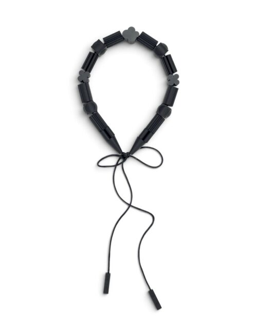 THE AIR Necklace Salmiakki arranged in the long style
