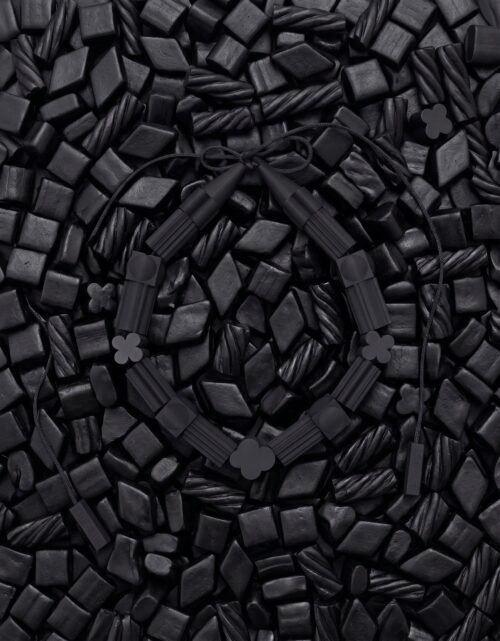 THE AIR Necklace Salmiakki on a liquorice background
