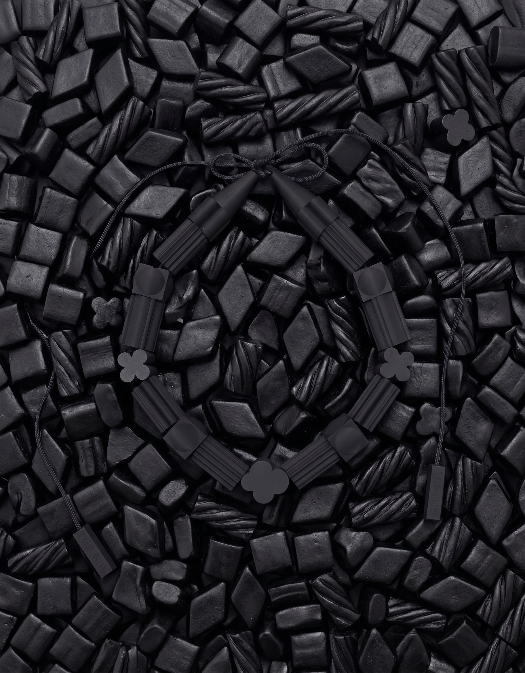 THE AIR Necklace Salmiakki on a liquorice background