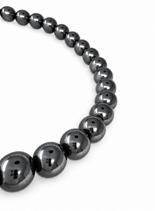 Chromophobia kaelakee “Hematite Stone” – hematiithelmed lähivaates
