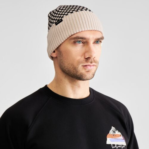Dedicated Beanie Hemavan Bubble Knit Black/Vanilla White – worn by a model