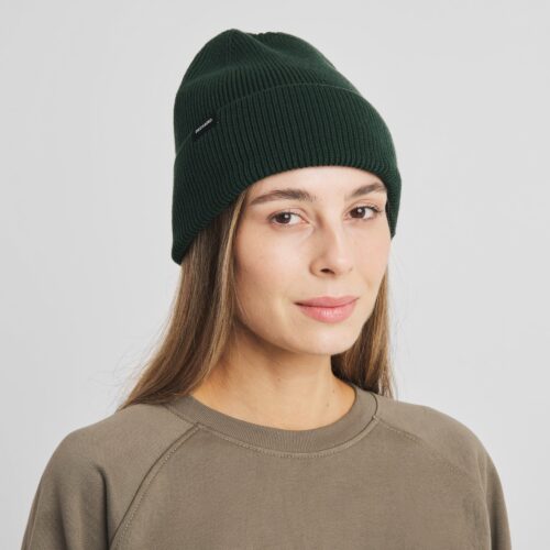 Dedicated Beanie Hemavan Dark Green – worn by a model