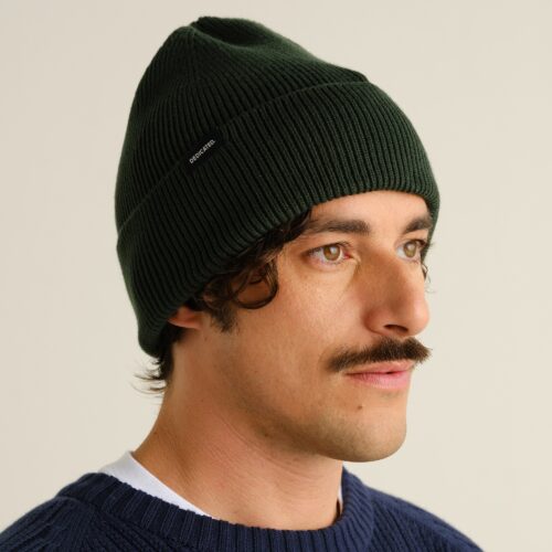Dedicated Beanie Hemavan Dark Green – worn by a model