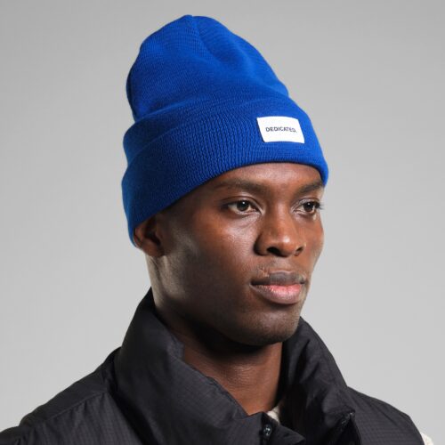 Dedicated Beanie Kiruna Surf Blue – worn by a model