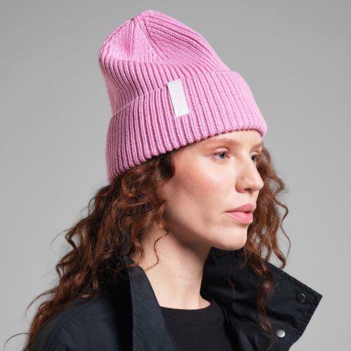 Dedicated Beanie Narvik Moonlite Pink – worn by a model