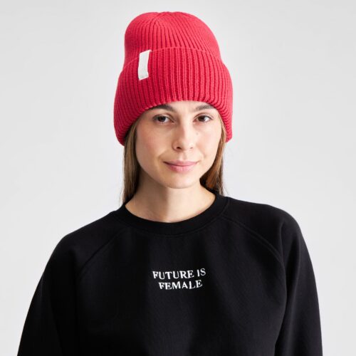 Dedicated Beanie Narvik True Red – worn by a model