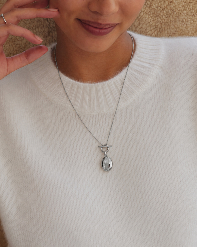 Edblad Behold Locket kaelakee teras — Modellil