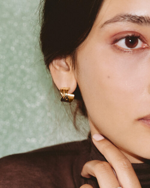 Edblad Melted Hoops S kõrvarõngad, kullatud 14K — Modellil