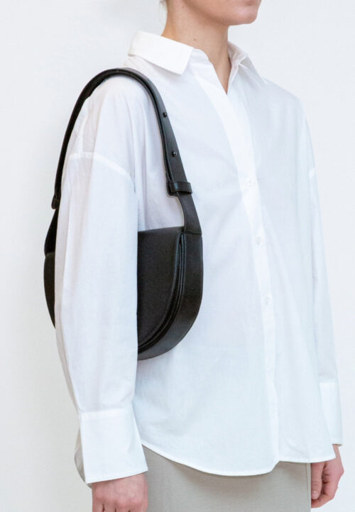 HVISK Cliff Soft Structure Black – õlal kantuna, lähivaade