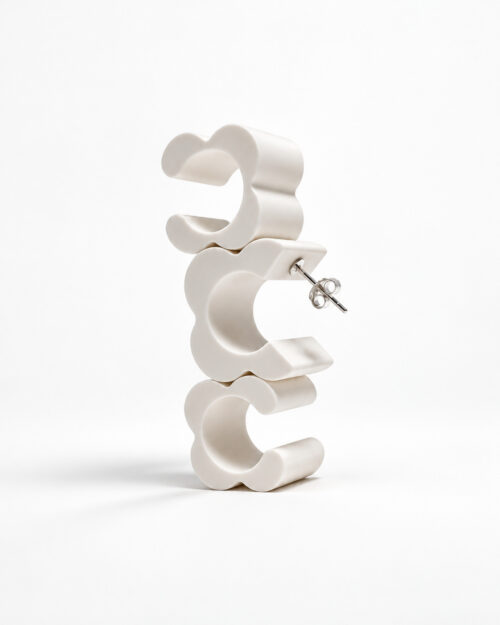THE AIR Marshmallow Cuff kõrvaehe – Marshmallow Cuff ja Hoop skulpturaalses kompositsioonis